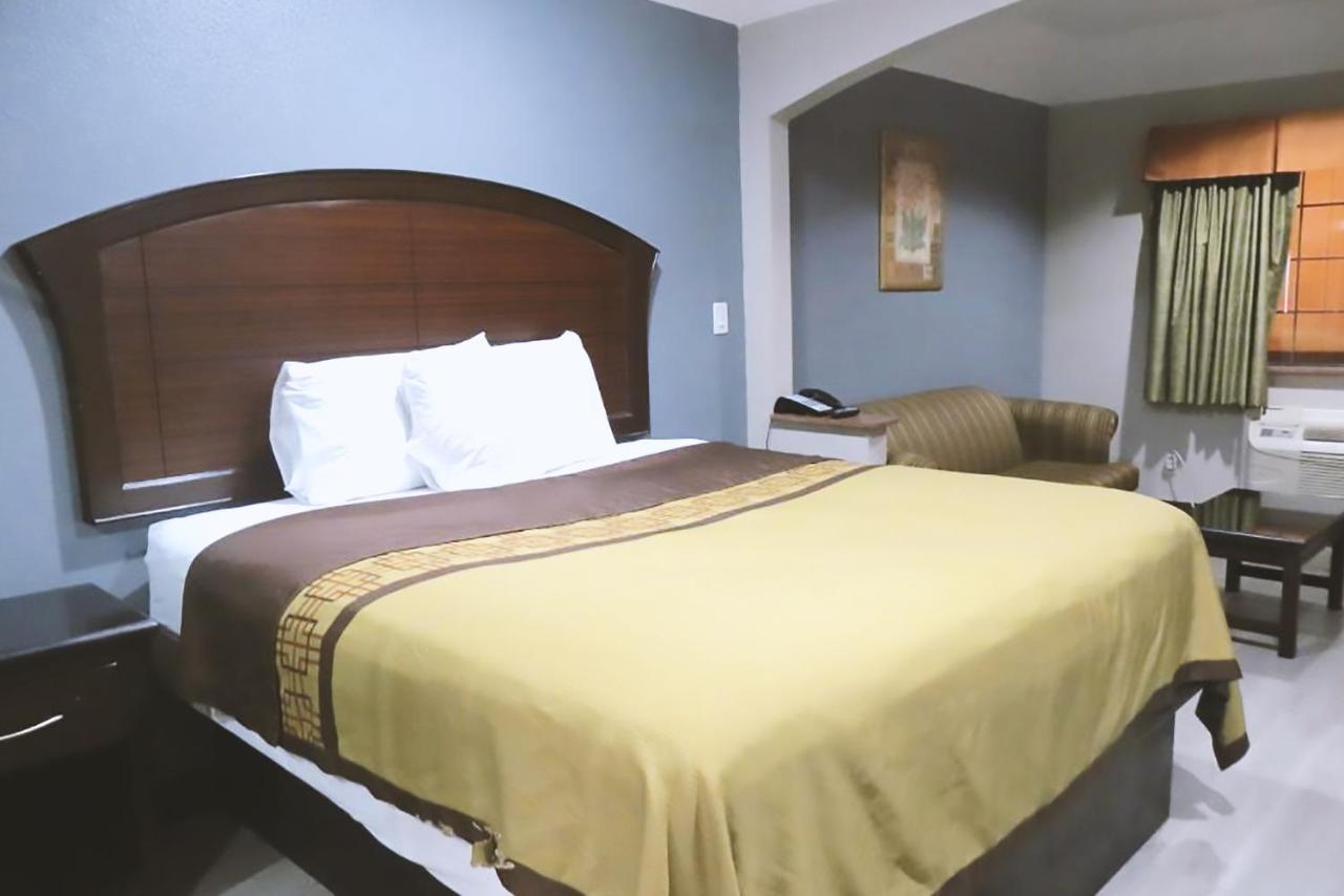 Blue Way Inn & Suites By Jasper Houston Exteriör bild